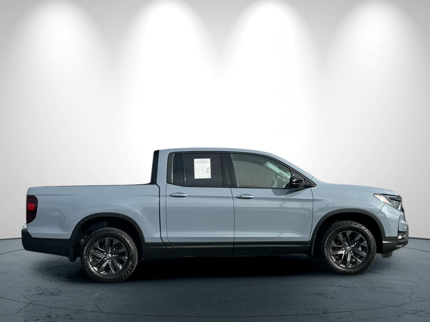 2024 Honda Ridgeline Sport photo 2