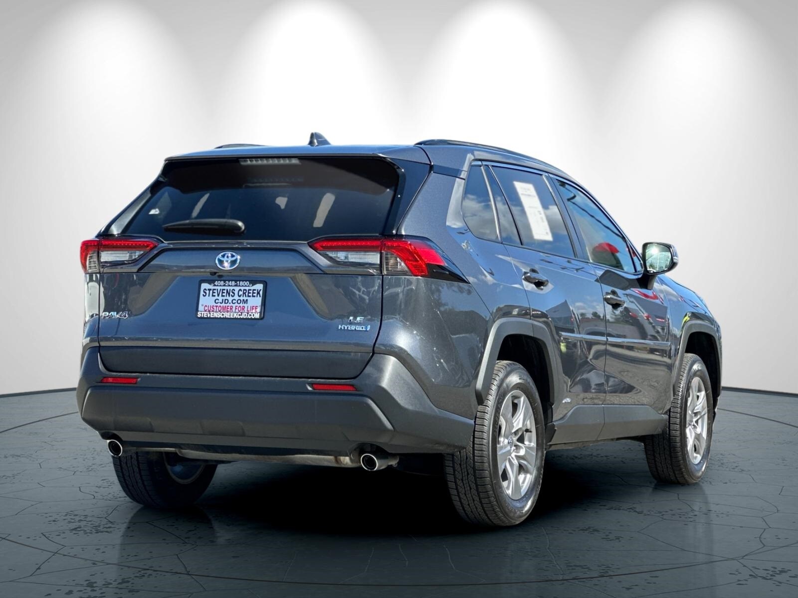 2022 Toyota RAV4 Hybrid LE photo 2
