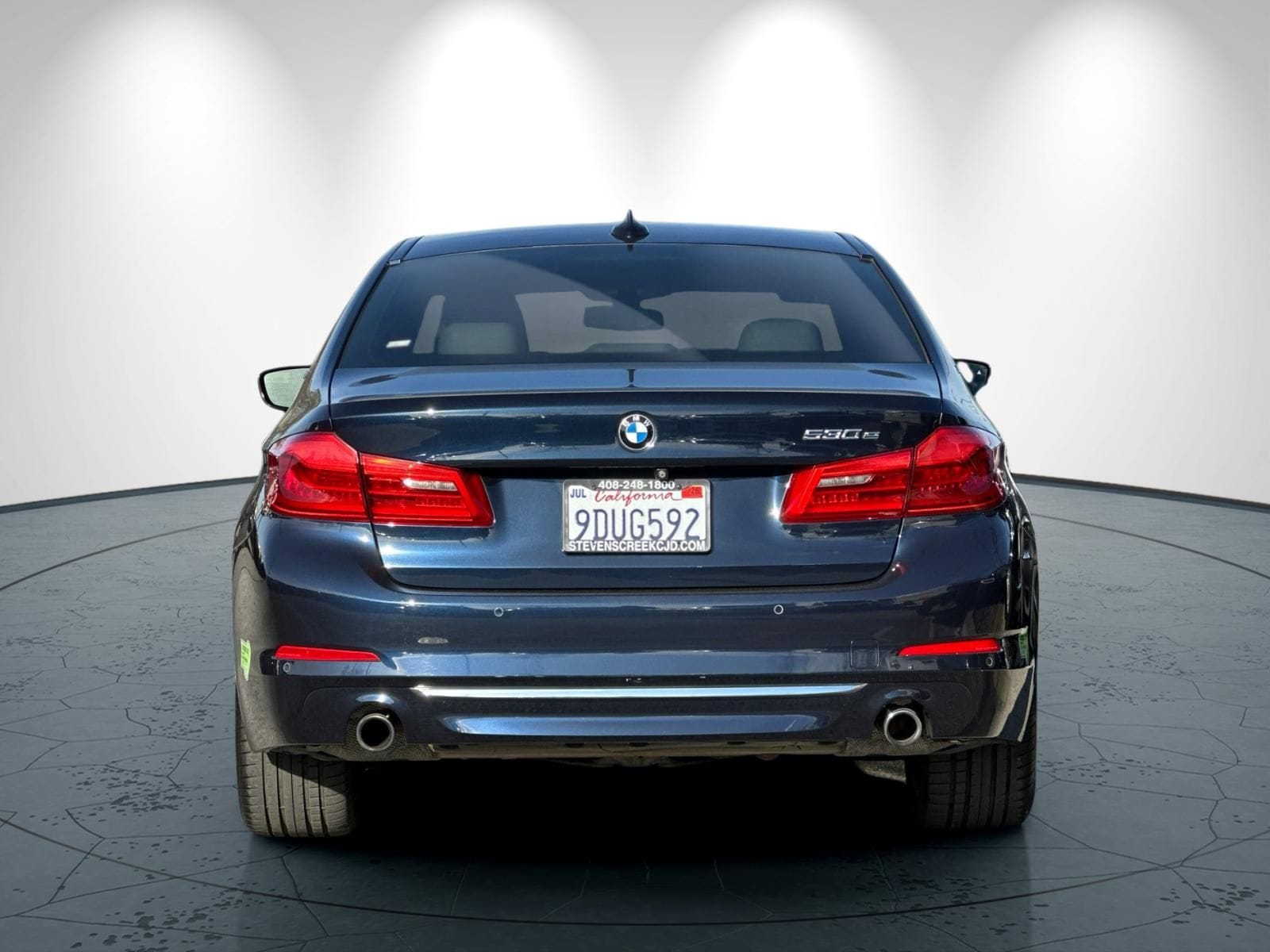 2019 BMW 5 Series 530e iPerformance photo 4