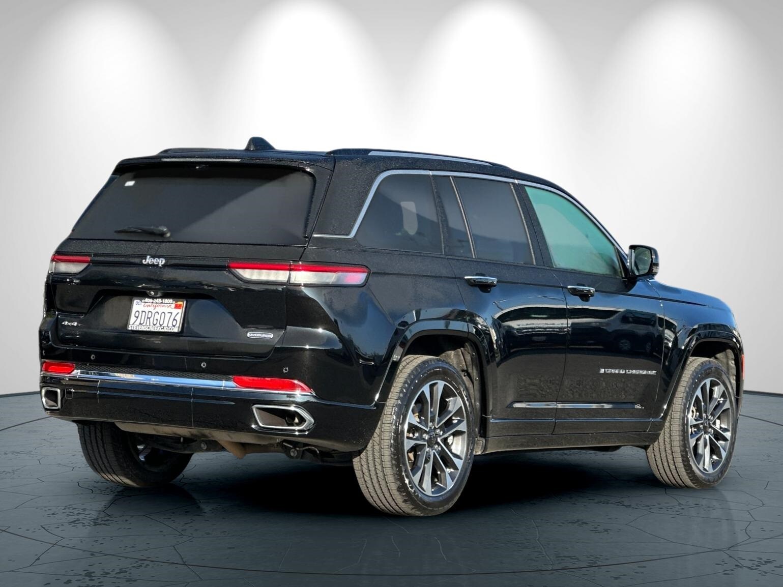 2022 Jeep Grand Cherokee Overland photo 2