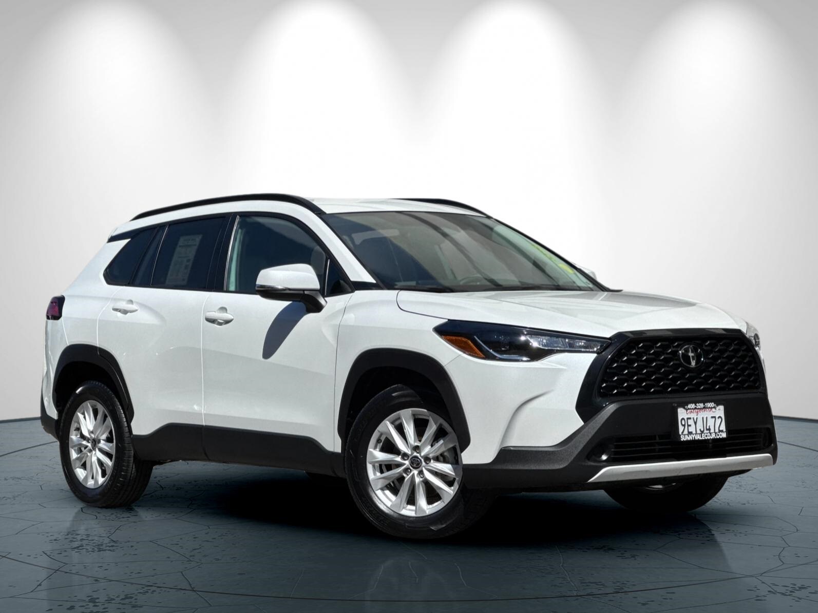 2023 Toyota Corolla Cross LE photo 2