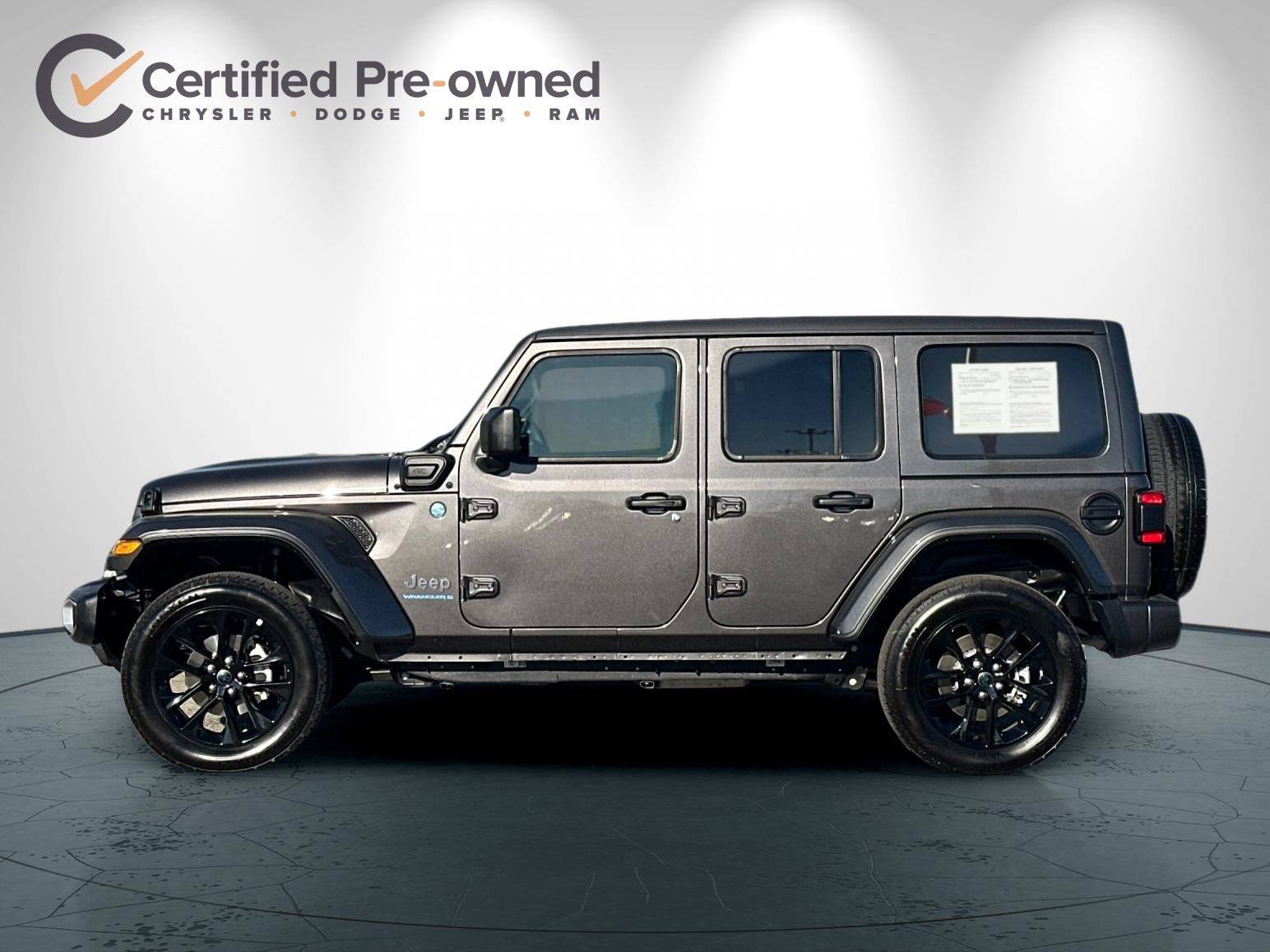 2025 Jeep Wrangler Sahara 4xe photo 6