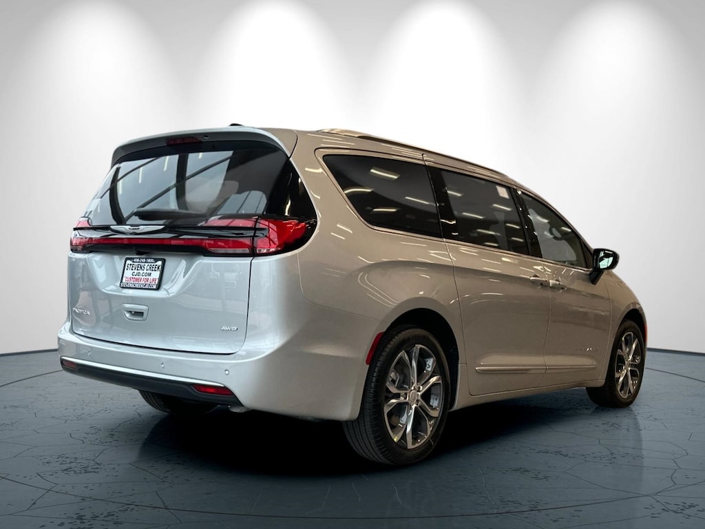 New 2026 Chrysler Pacifica PINNACLE AWD Passenger Van
