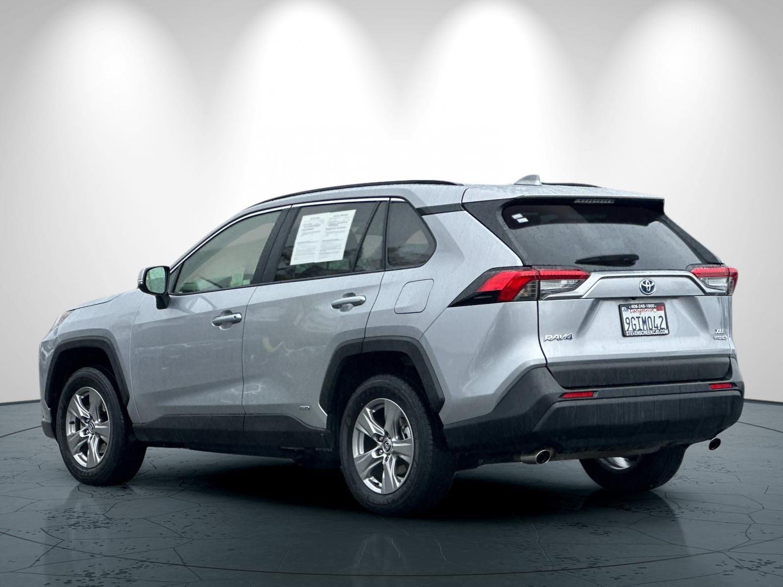 2023 Toyota RAV4 Hybrid XLE photo 5