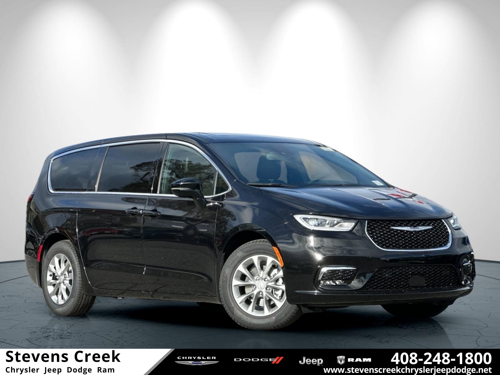 2026 Chrysler Pacifica Limited's photo
