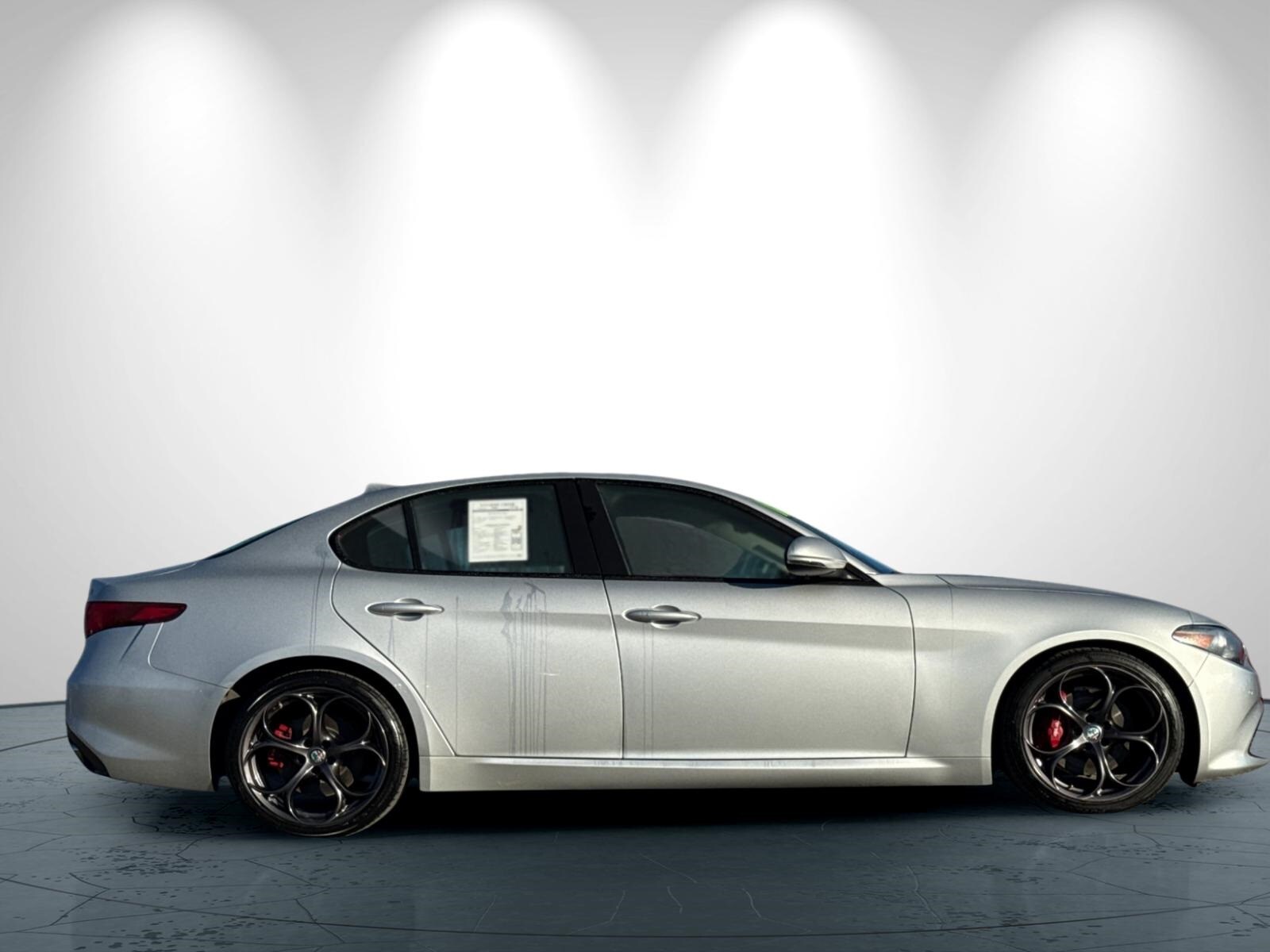 2018 Alfa Romeo Giulia Ti photo 3