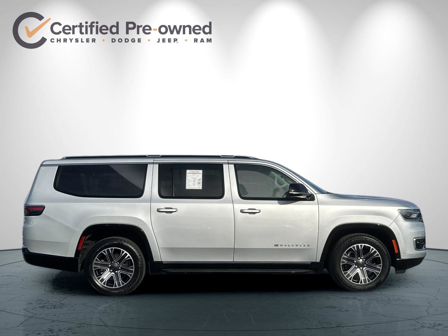 2023 Jeep Wagoneer L Base photo 2