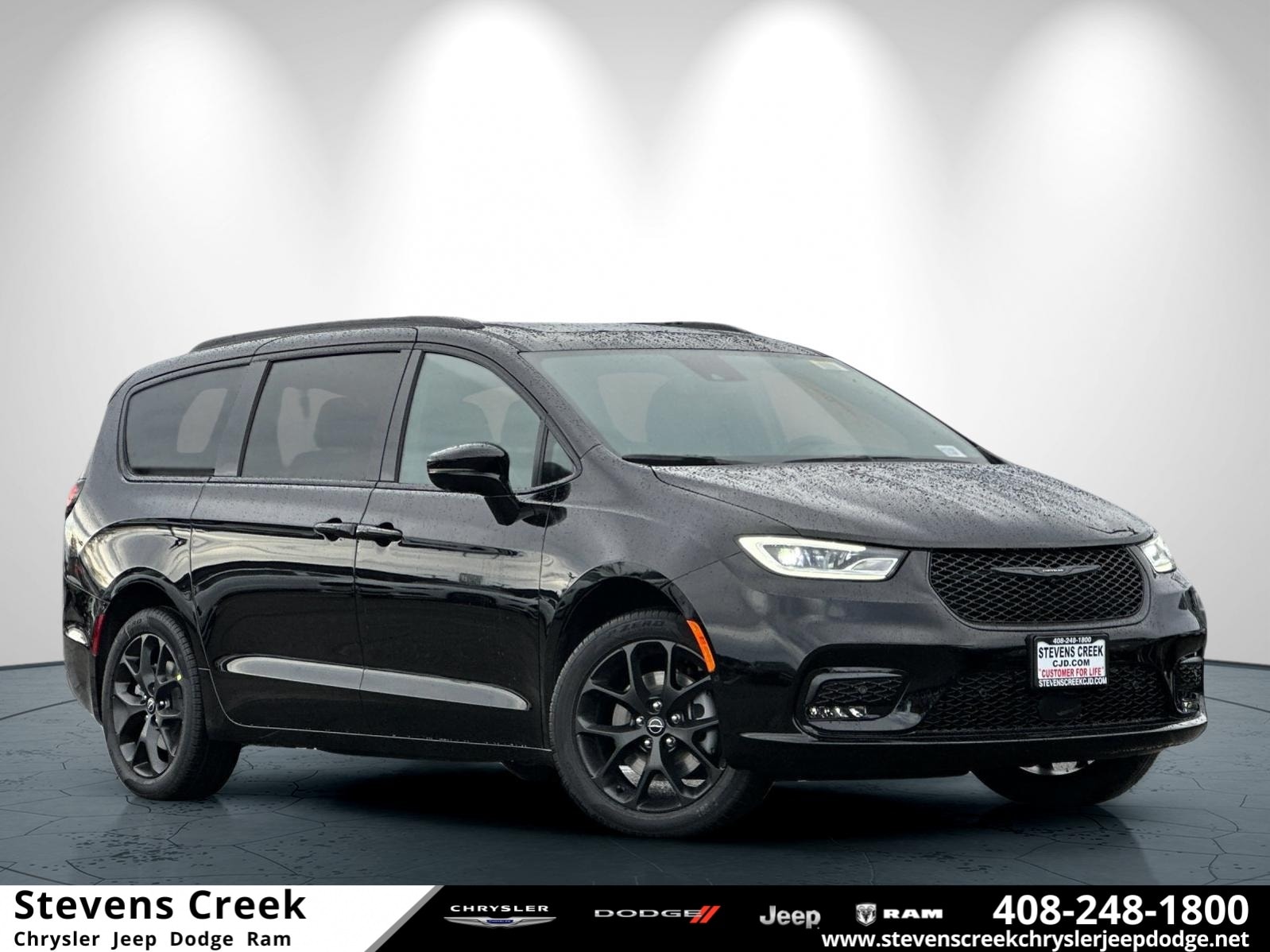 2026 Chrysler Pacifica Limited's photo