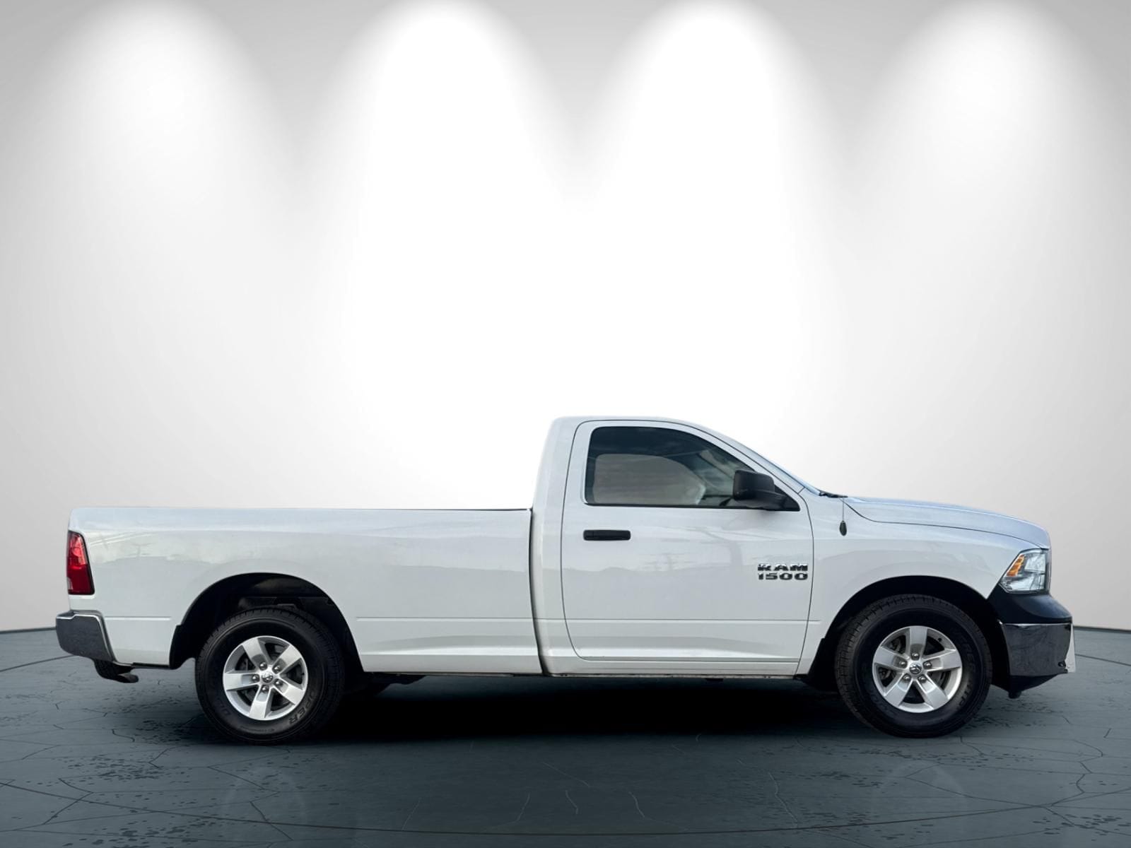2018 Ram 1500 Tradesman photo 2