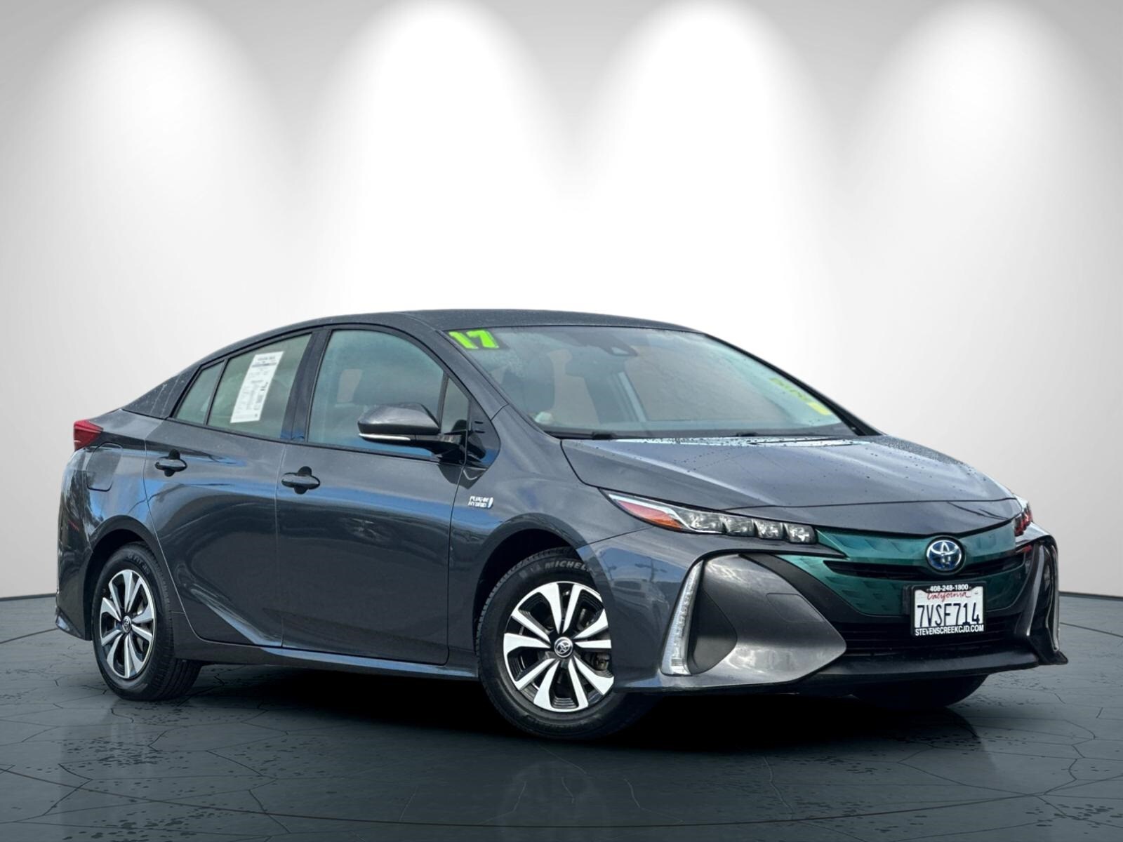 2017 Toyota Prius Prime Premium photo 2