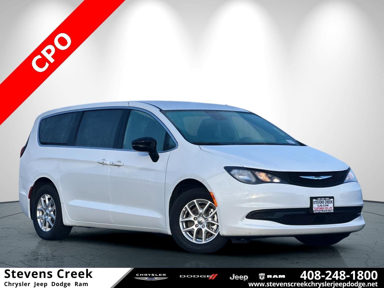 2025 Chrysler Voyager LX's photo