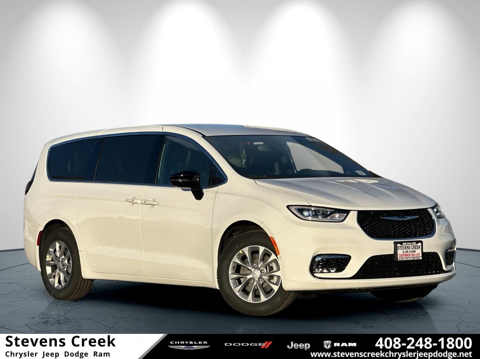 2026 Chrysler Pacifica Select AWD's photo