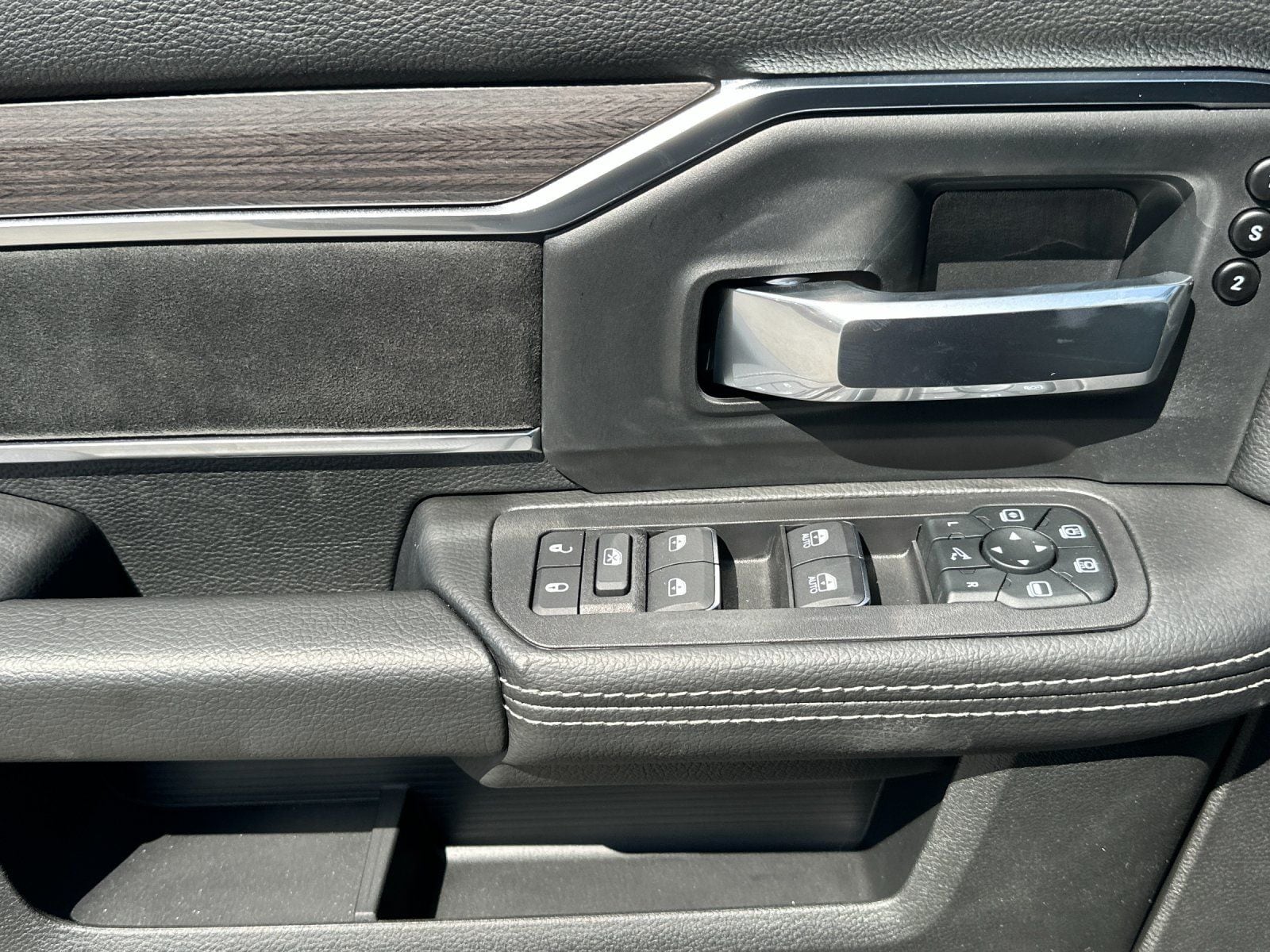 2026 RAM 2500 Laramie - Photo 11
