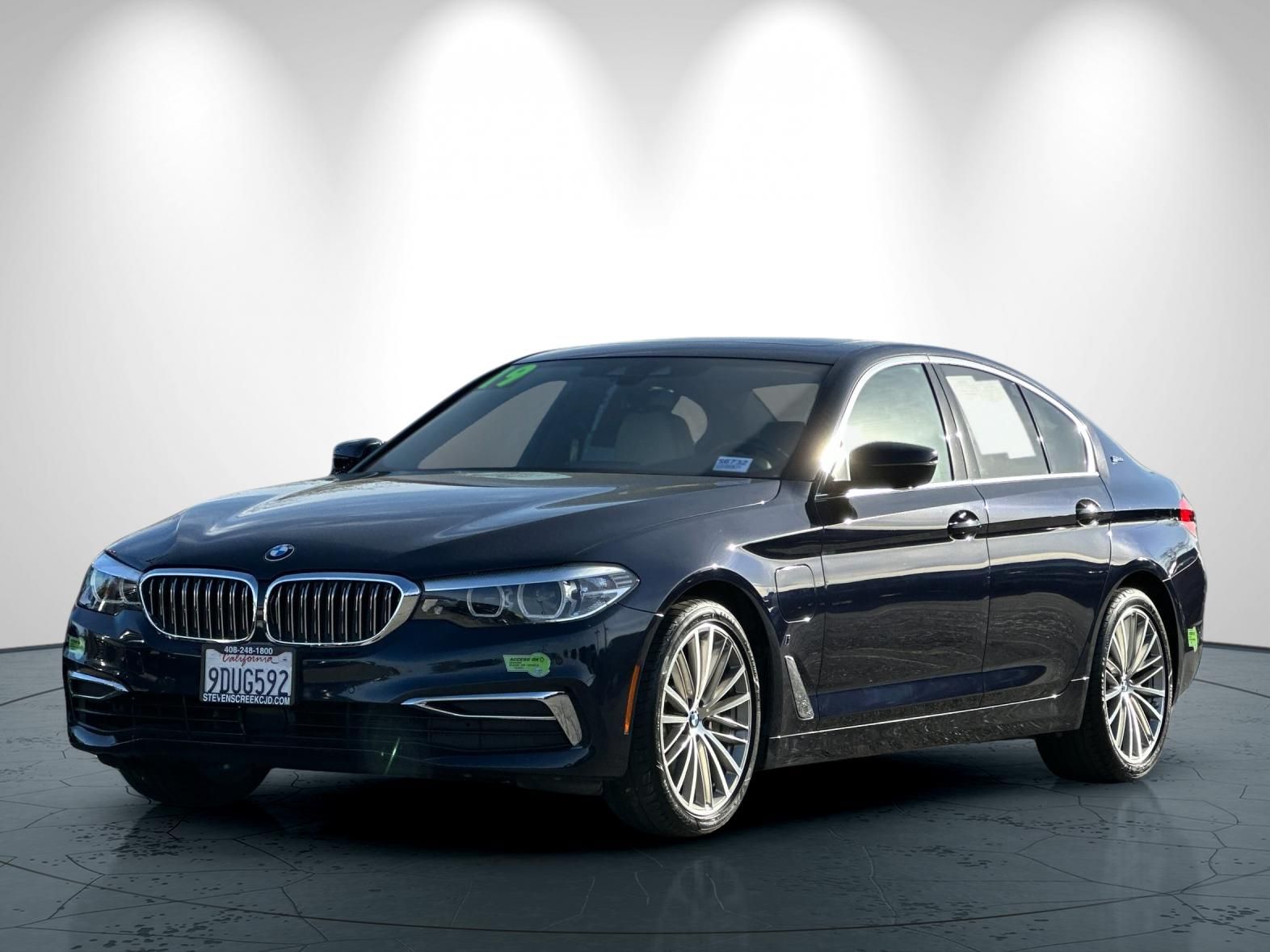 2019 BMW 5 Series 530e iPerformance photo 3