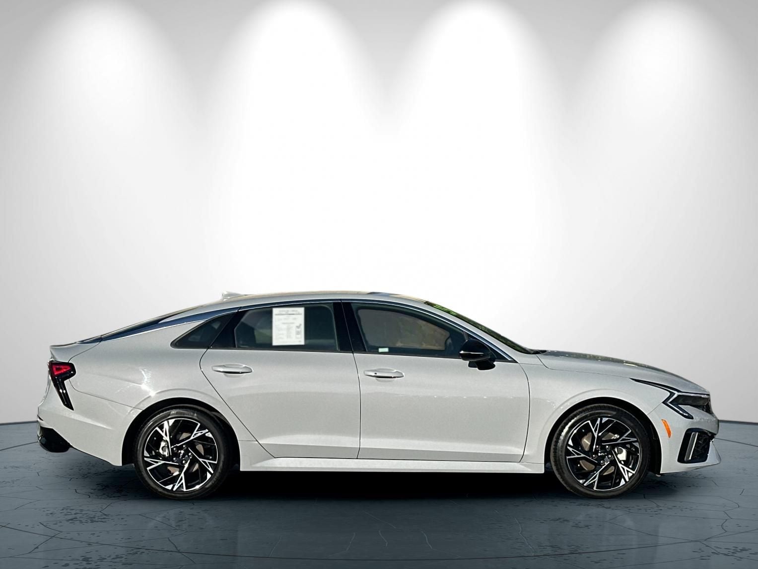 2025 Kia K5 GT-Line photo 2