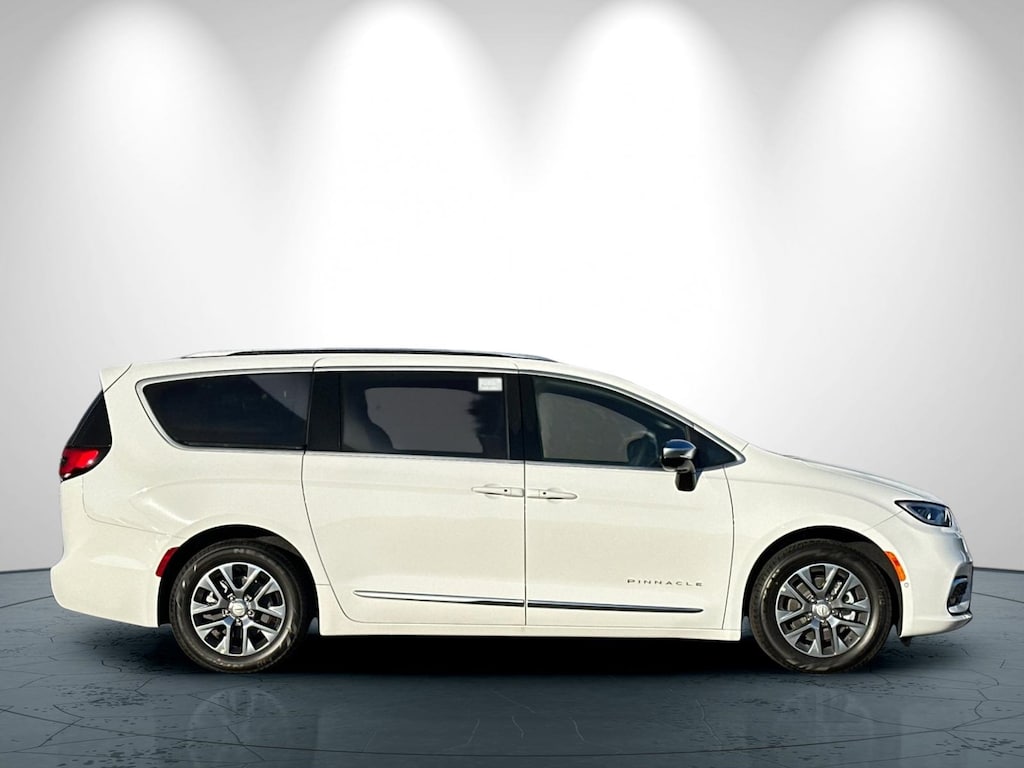 New 2026 Chrysler Pacifica Plug-In Hybrid PINNACLE Passenger Van