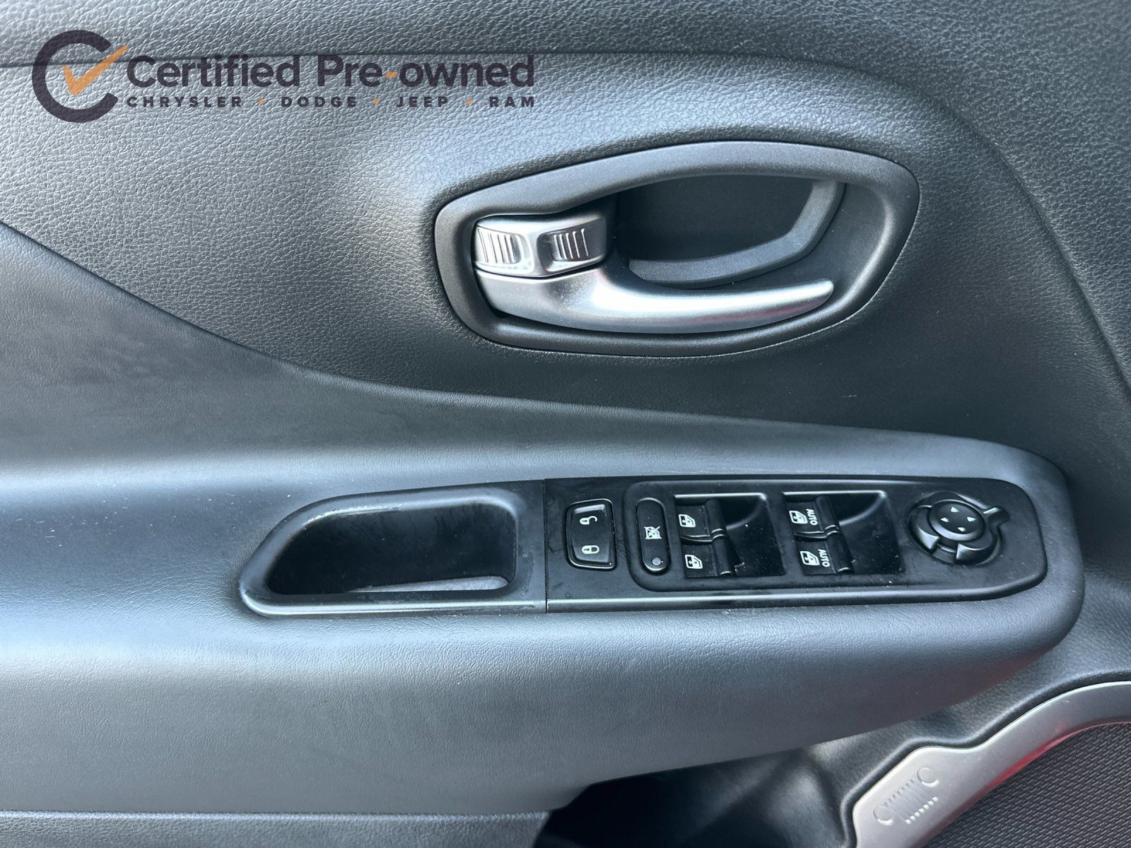 2022 Jeep Renegade Latitude - Photo 12
