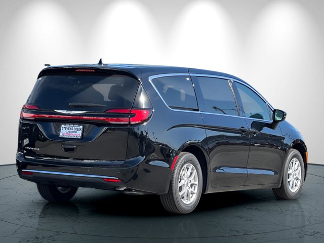 2025 Chrysler Pacifica photo 4
