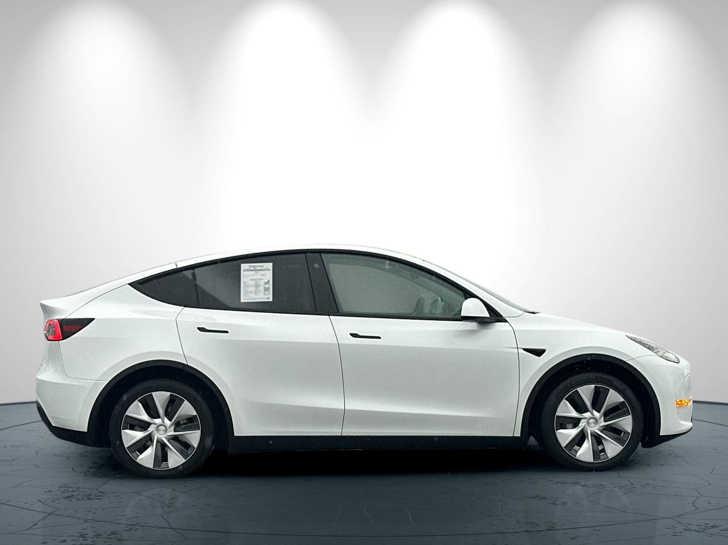 2023 Tesla Model Y Long Range photo 2