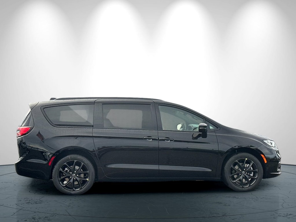 New 2026 Chrysler Pacifica SELECT AWD Passenger Van