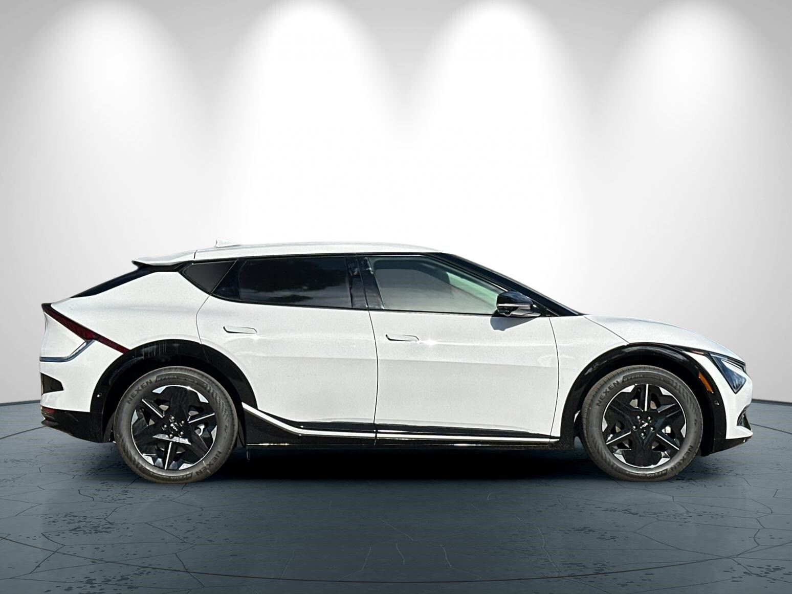 2025 Kia EV6 Wind photo 3