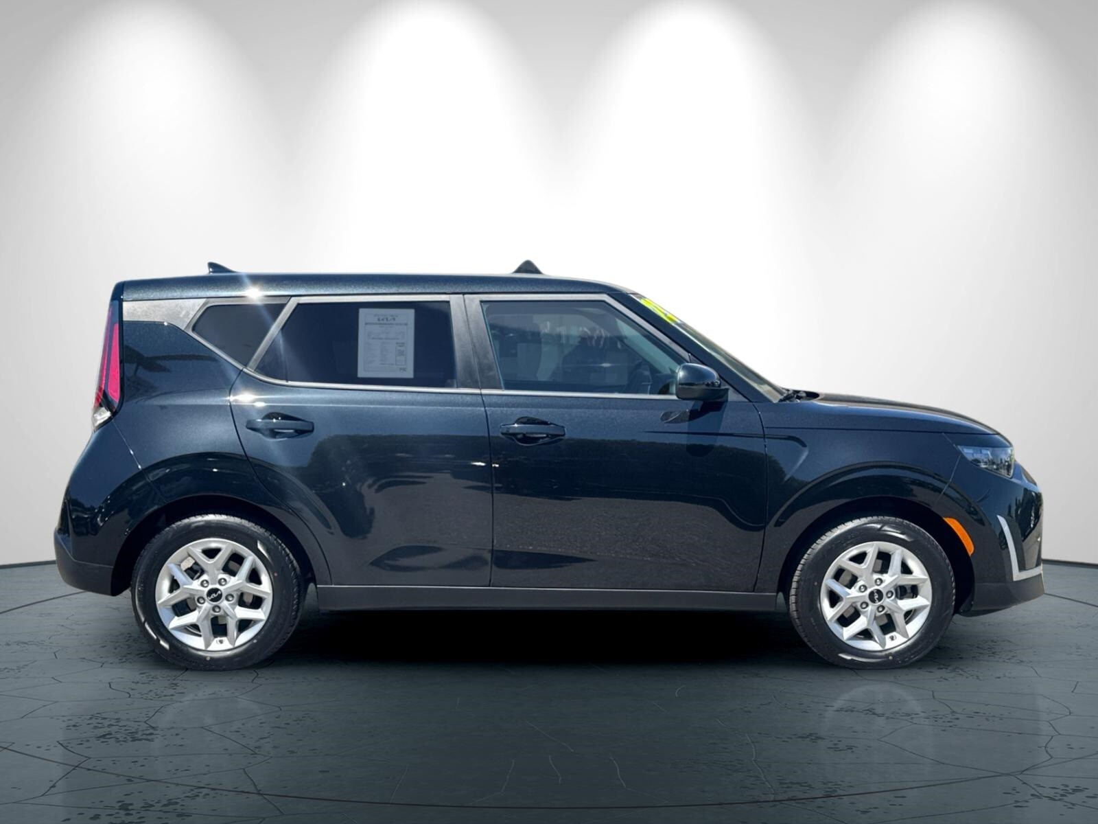 2023 Kia Soul LX photo 3