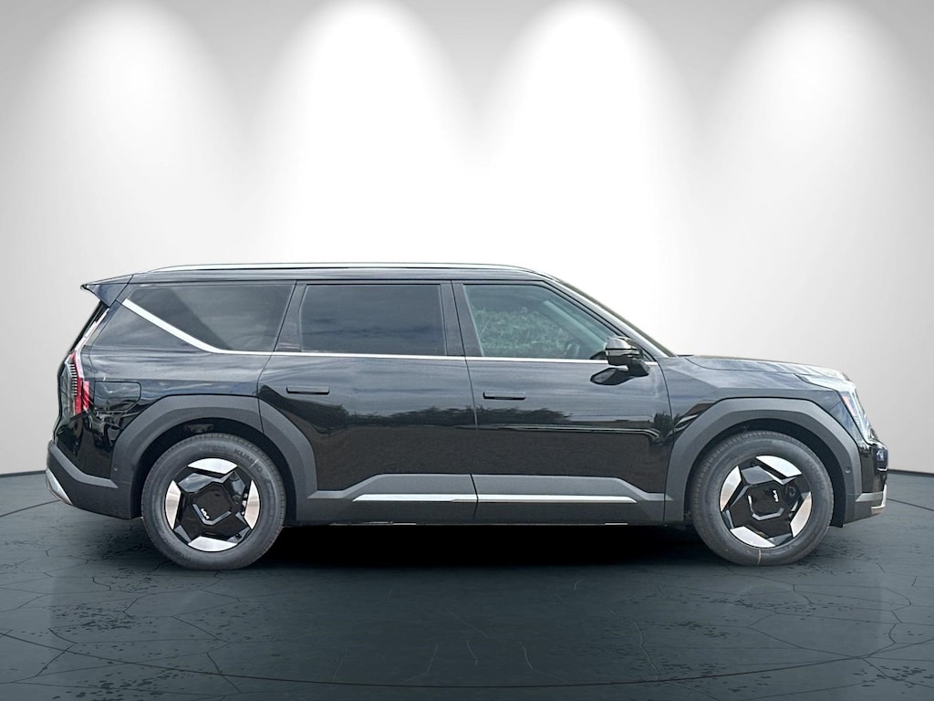 New 2026 Kia EV9 Wind SUV