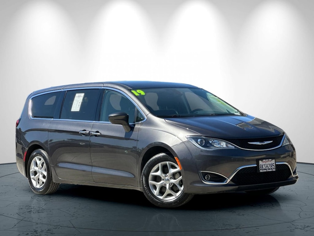 Used 2019 Chrysler Pacifica Touring Plus Minivan/Van