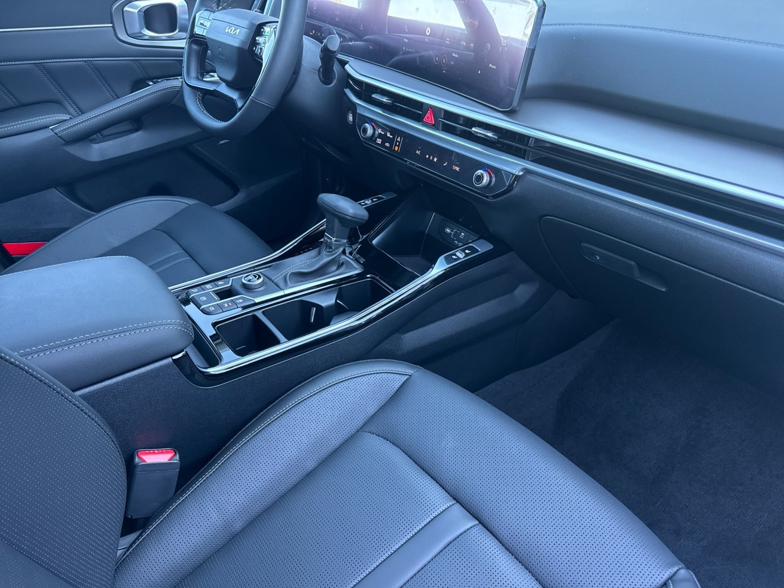 2026 Kia Sorento SX - Photo 17