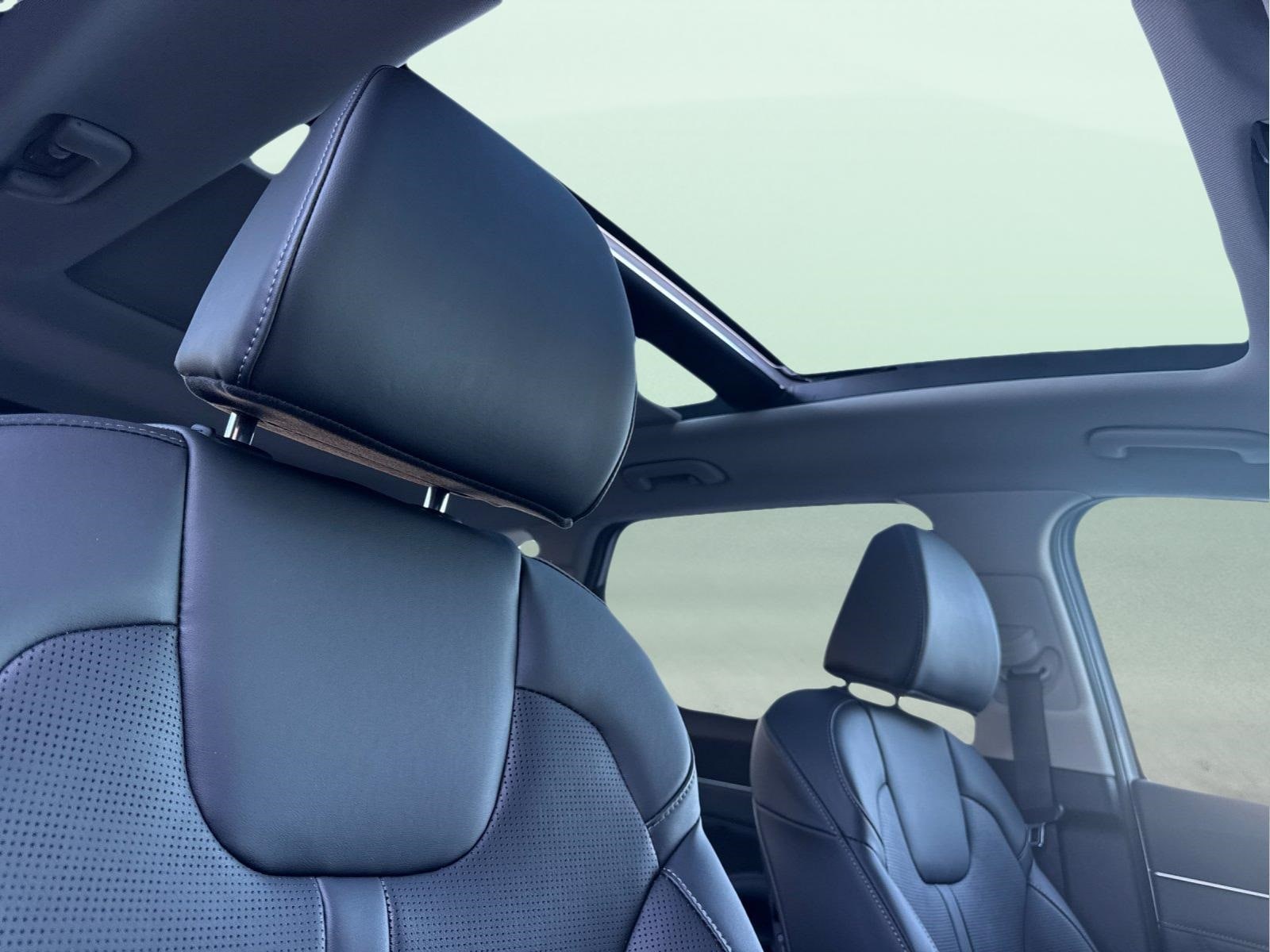 2026 Kia Sorento SX - Photo 18