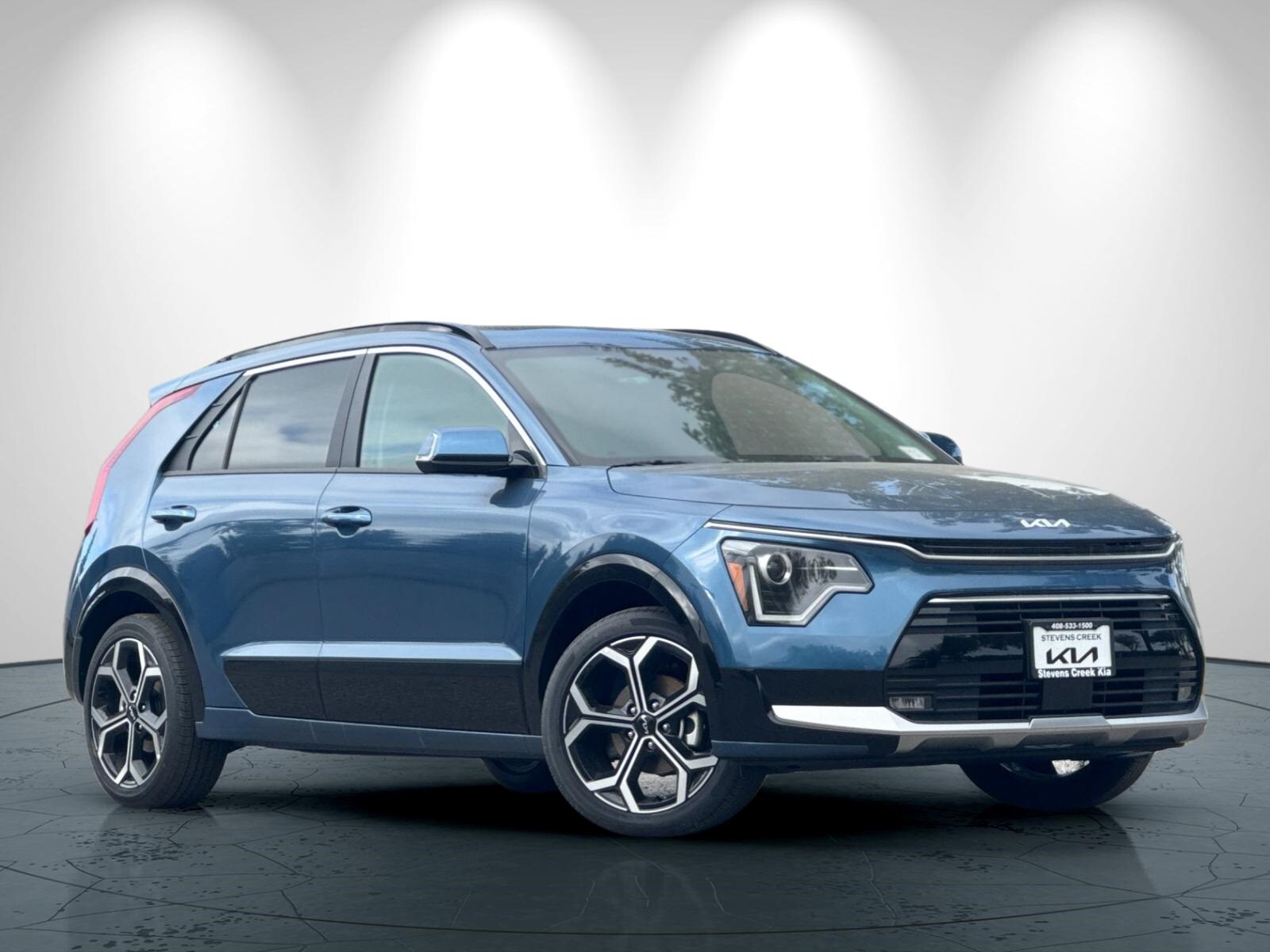 2025 Kia Niro EX Touring photo 2