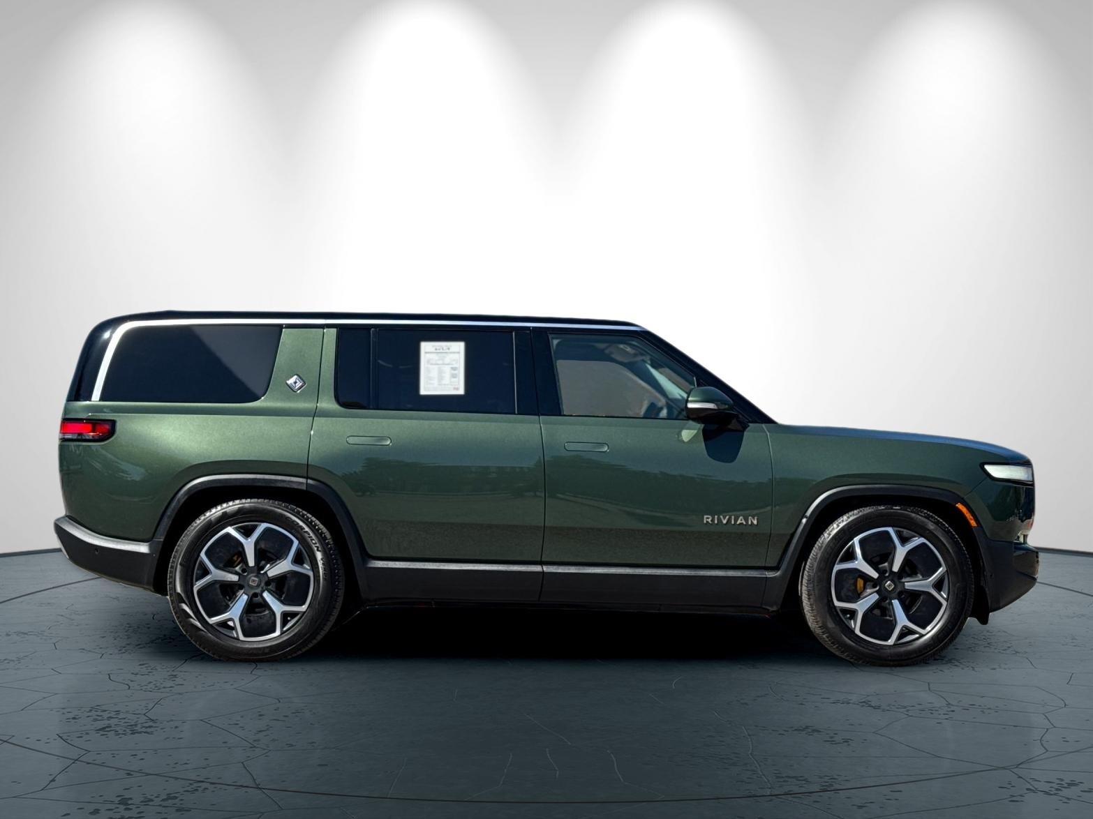 2023 Rivian R1S Adventure photo 3