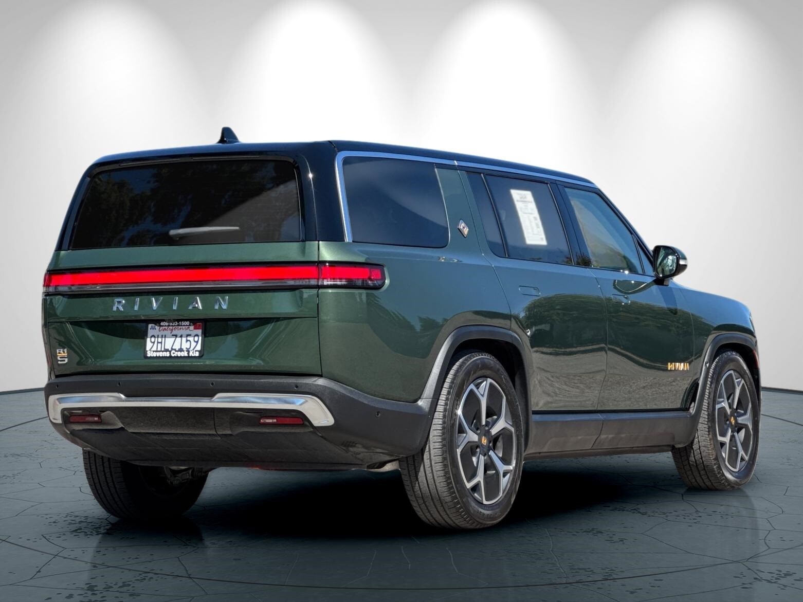 2023 Rivian R1S Adventure photo 4