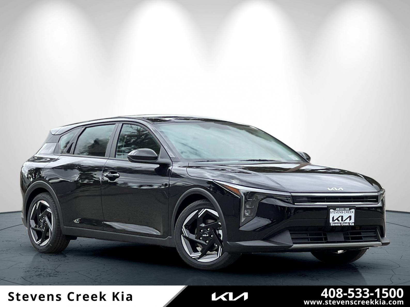 2026 Kia K4 EX AT Hatchback's photo
