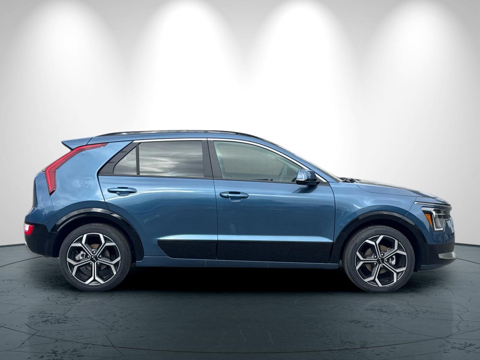 2025 Kia Niro EX Touring photo 3