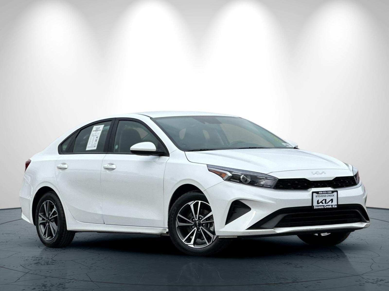 2024 Kia Forte LXS photo 2