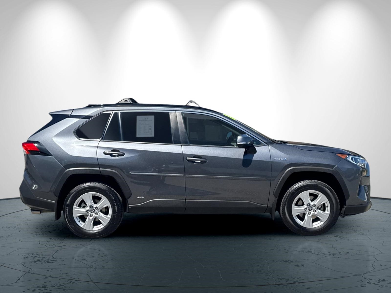 2021 Toyota RAV4 Hybrid XLE photo 3