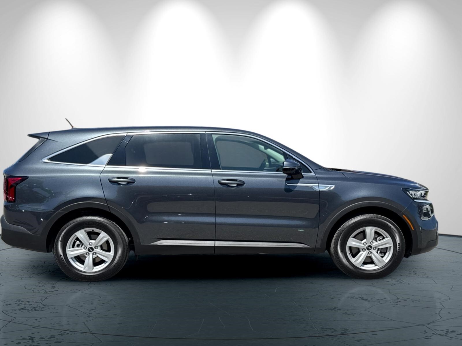 2023 Kia Sorento LX photo 3