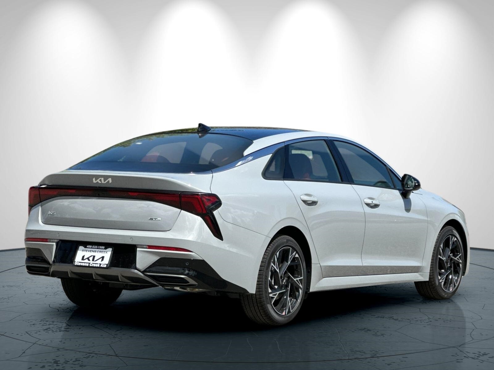 2025 Kia K5 GT-Line photo 4