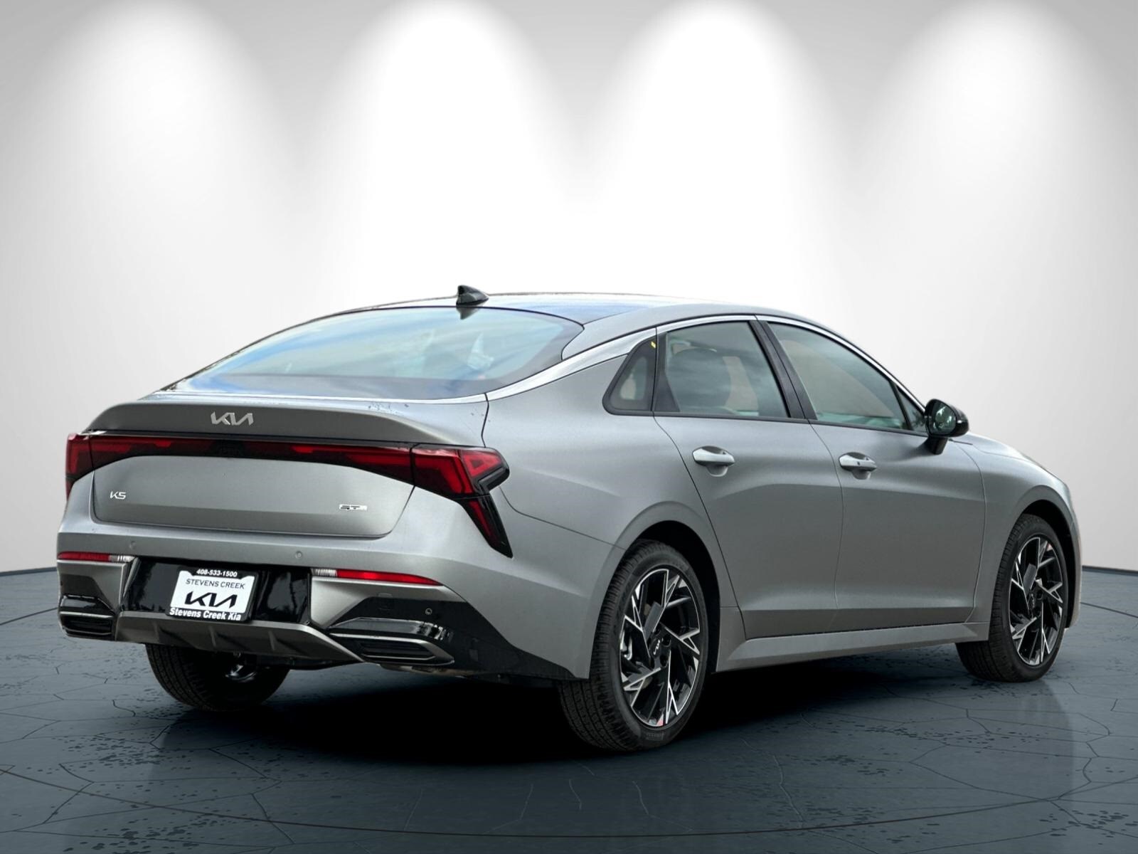 2025 Kia K5 GT-Line photo 4