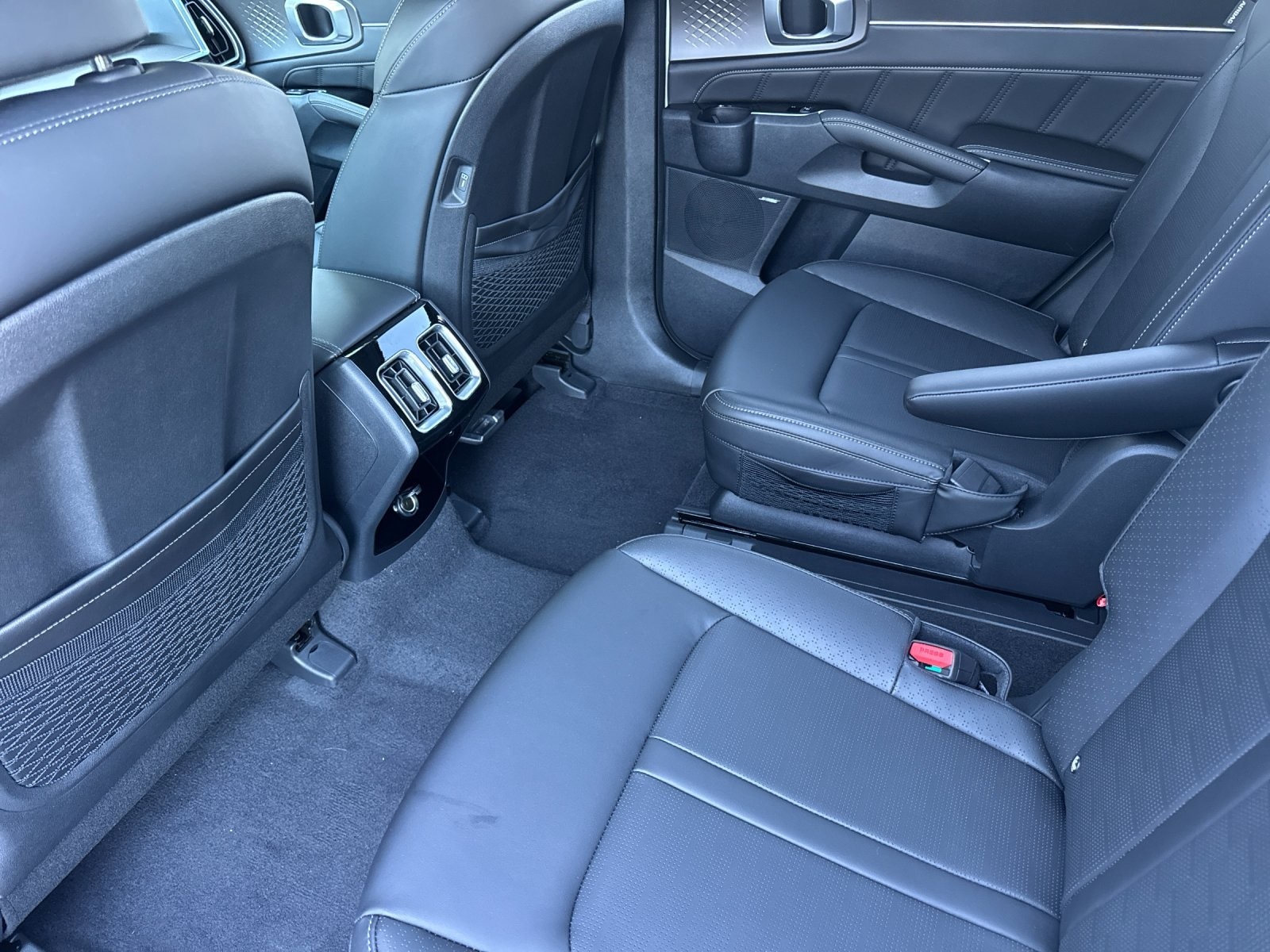 2026 Kia Sorento SX - Photo 12