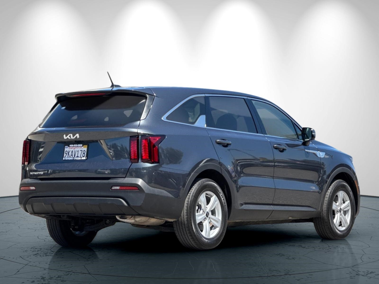 2023 Kia Sorento LX photo 4
