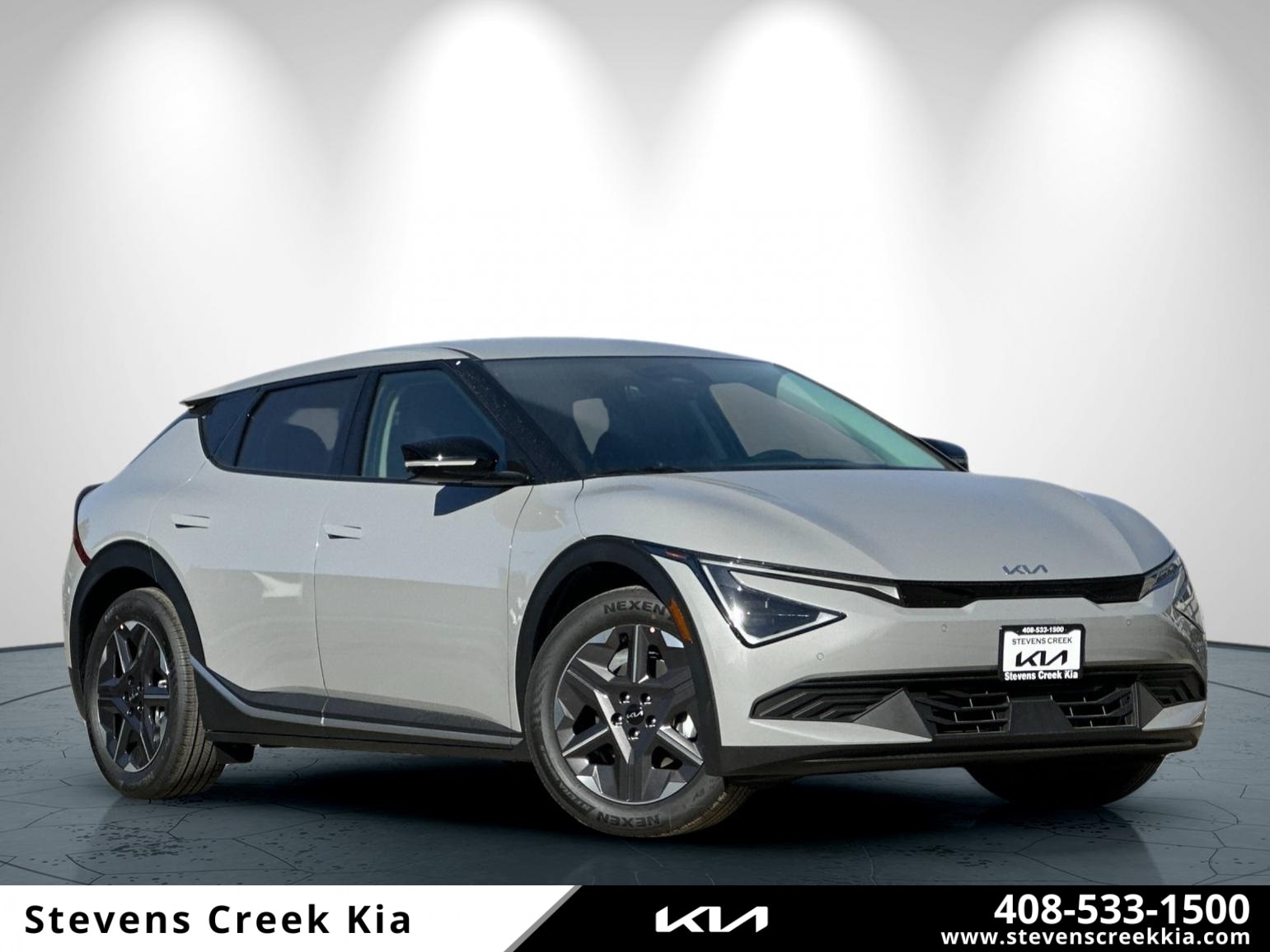 2025 Kia EV6 Light L/R's photo