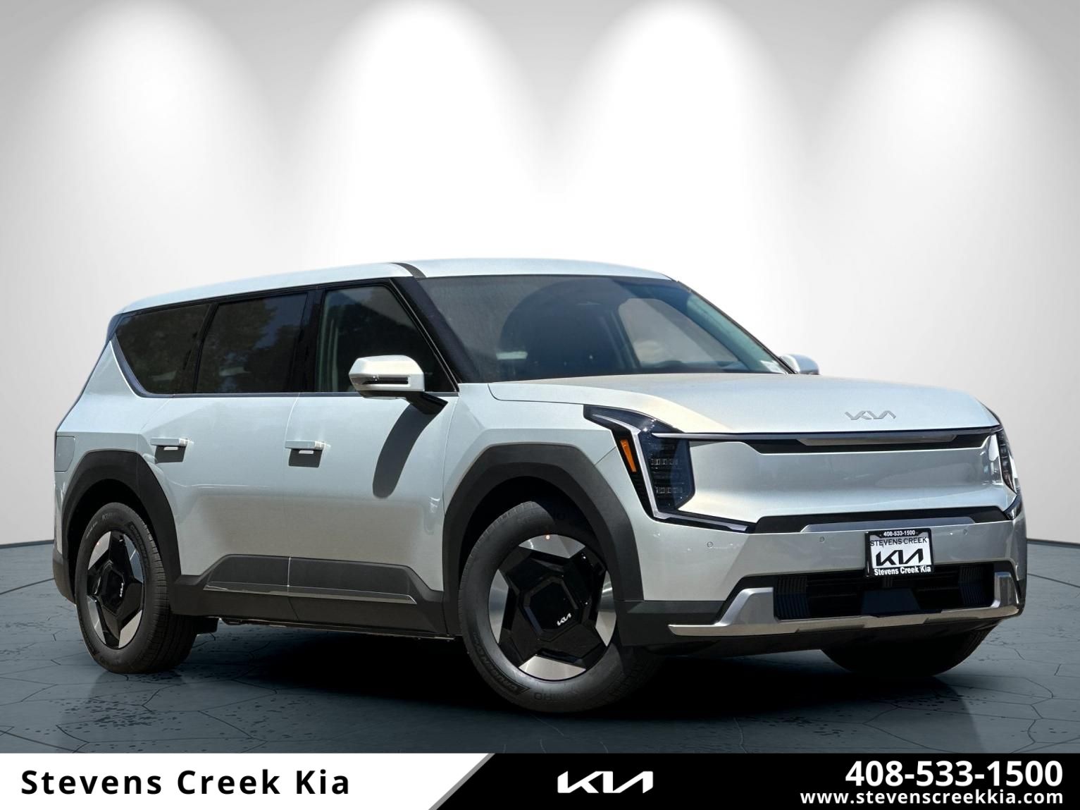 2026 Kia EV9 Light's photo