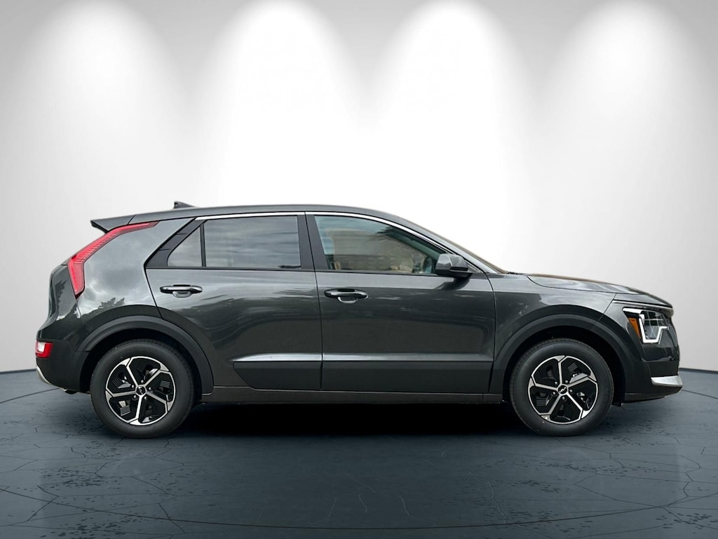 New 2026 Kia Niro LX SUV