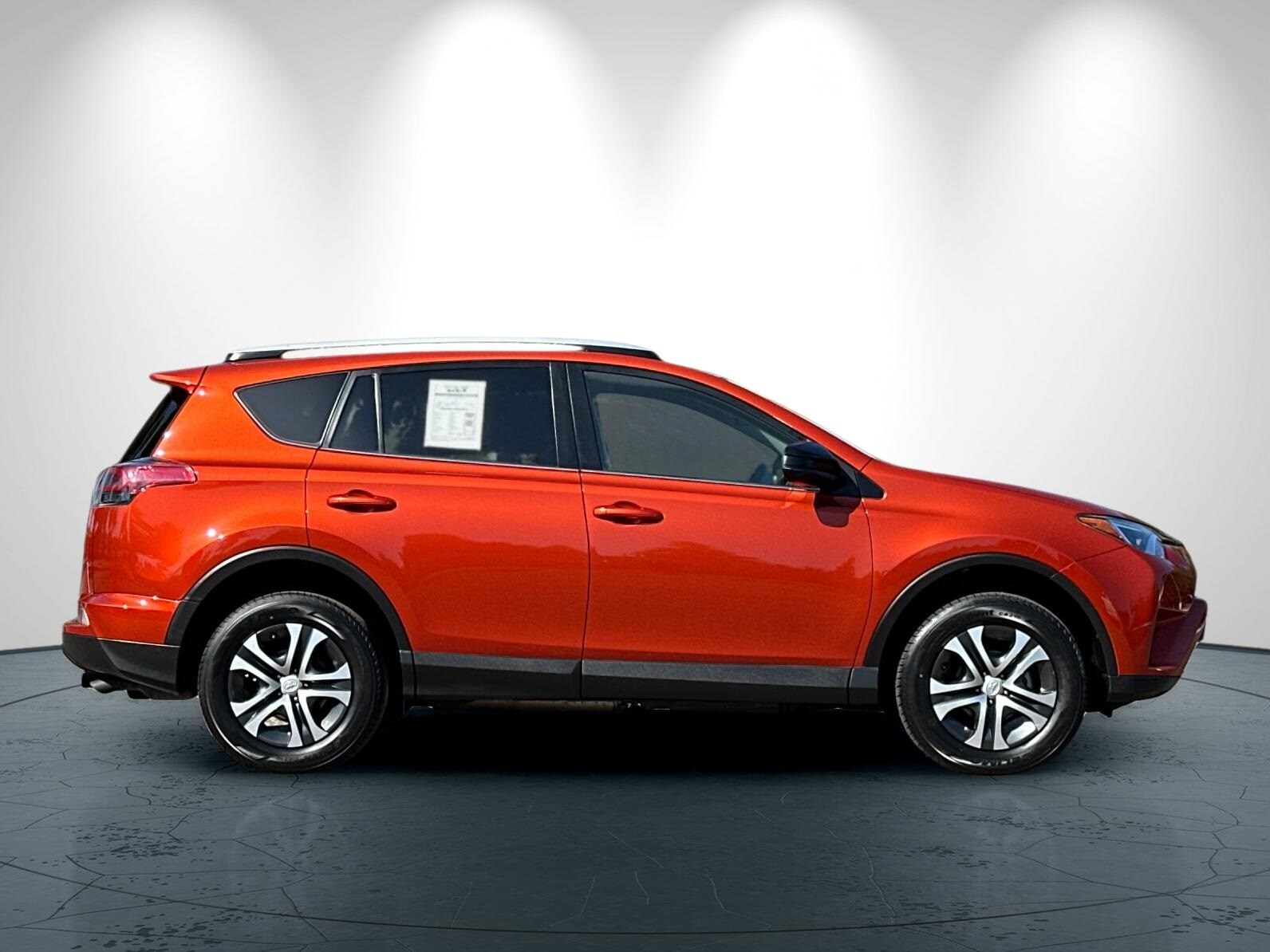 2016 Toyota RAV4 LE photo 3