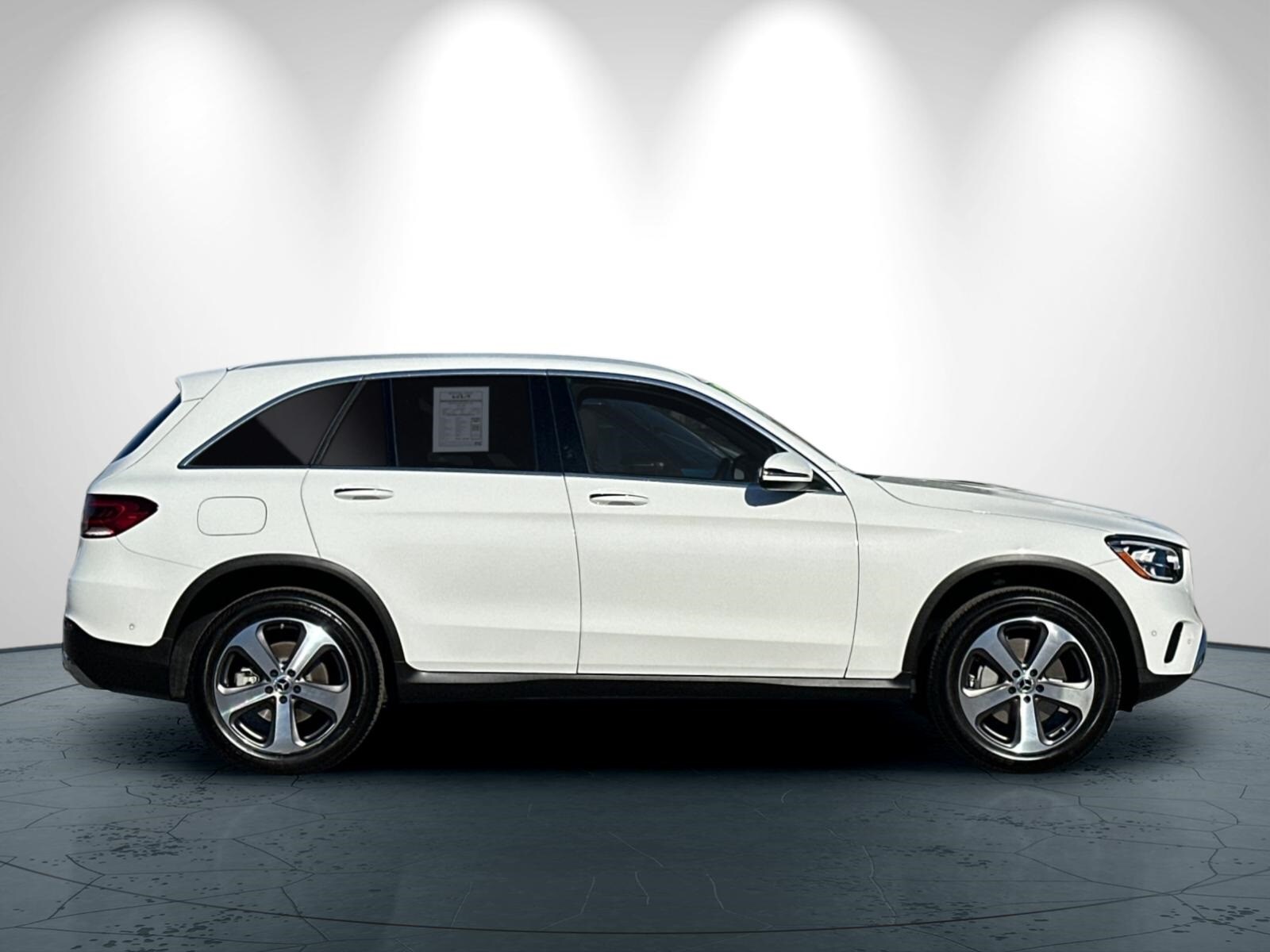 2022 Mercedes Benz GLC 300 photo 2