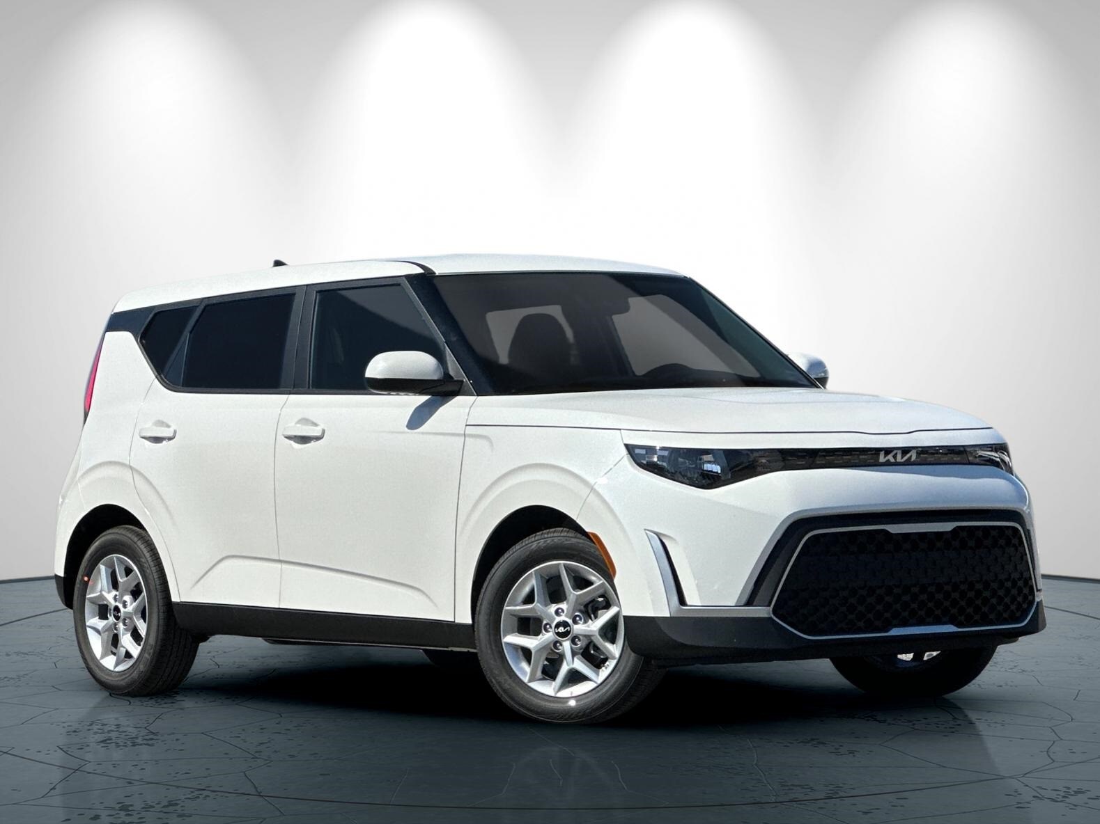 2025 Kia Soul LX photo 2