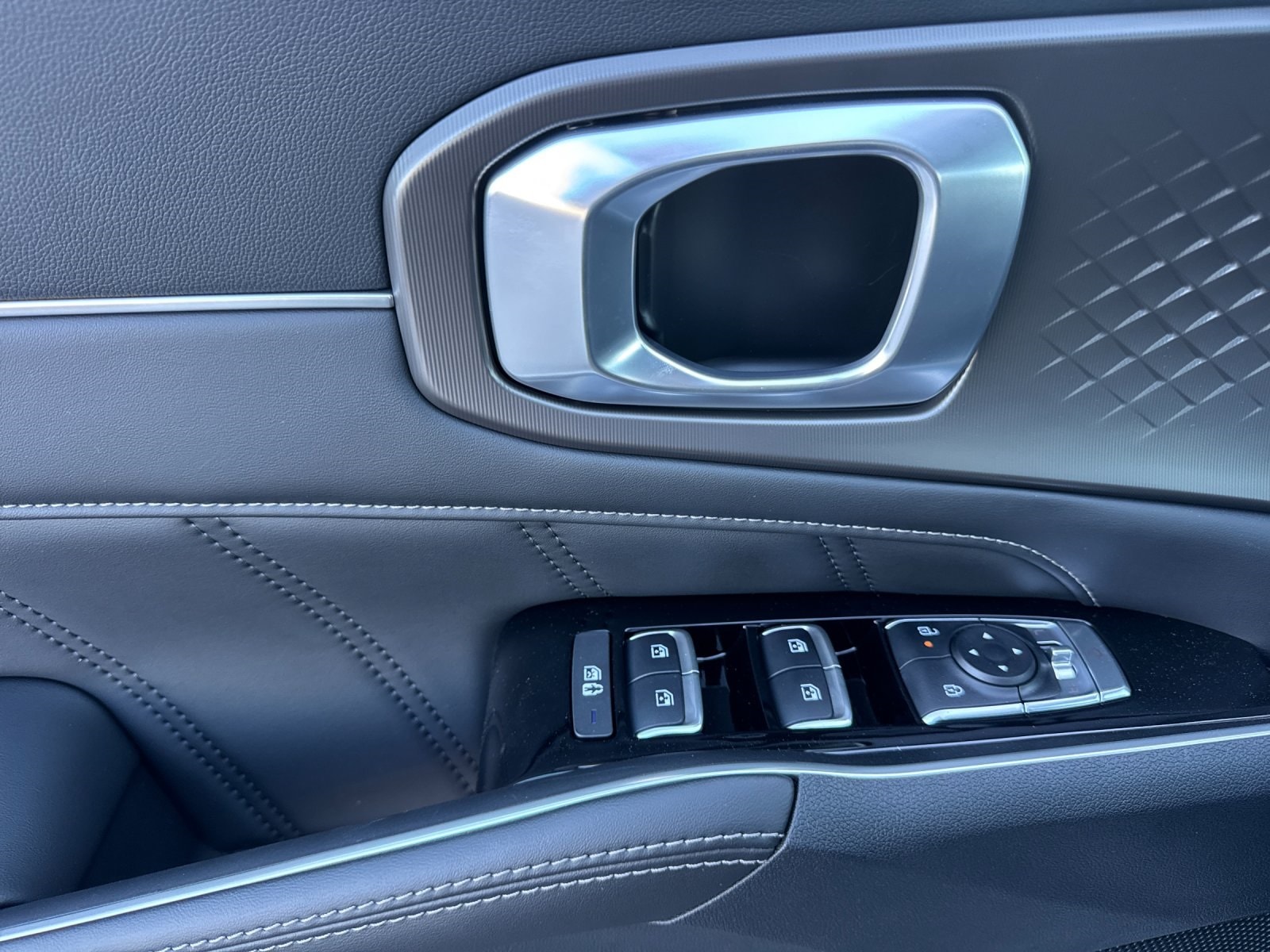 2026 Kia Sorento SX - Photo 11