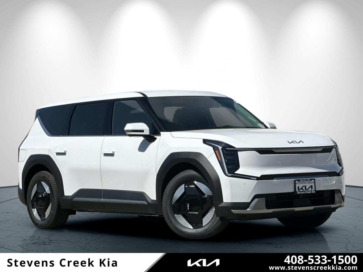 2026 Kia EV9 Light's photo